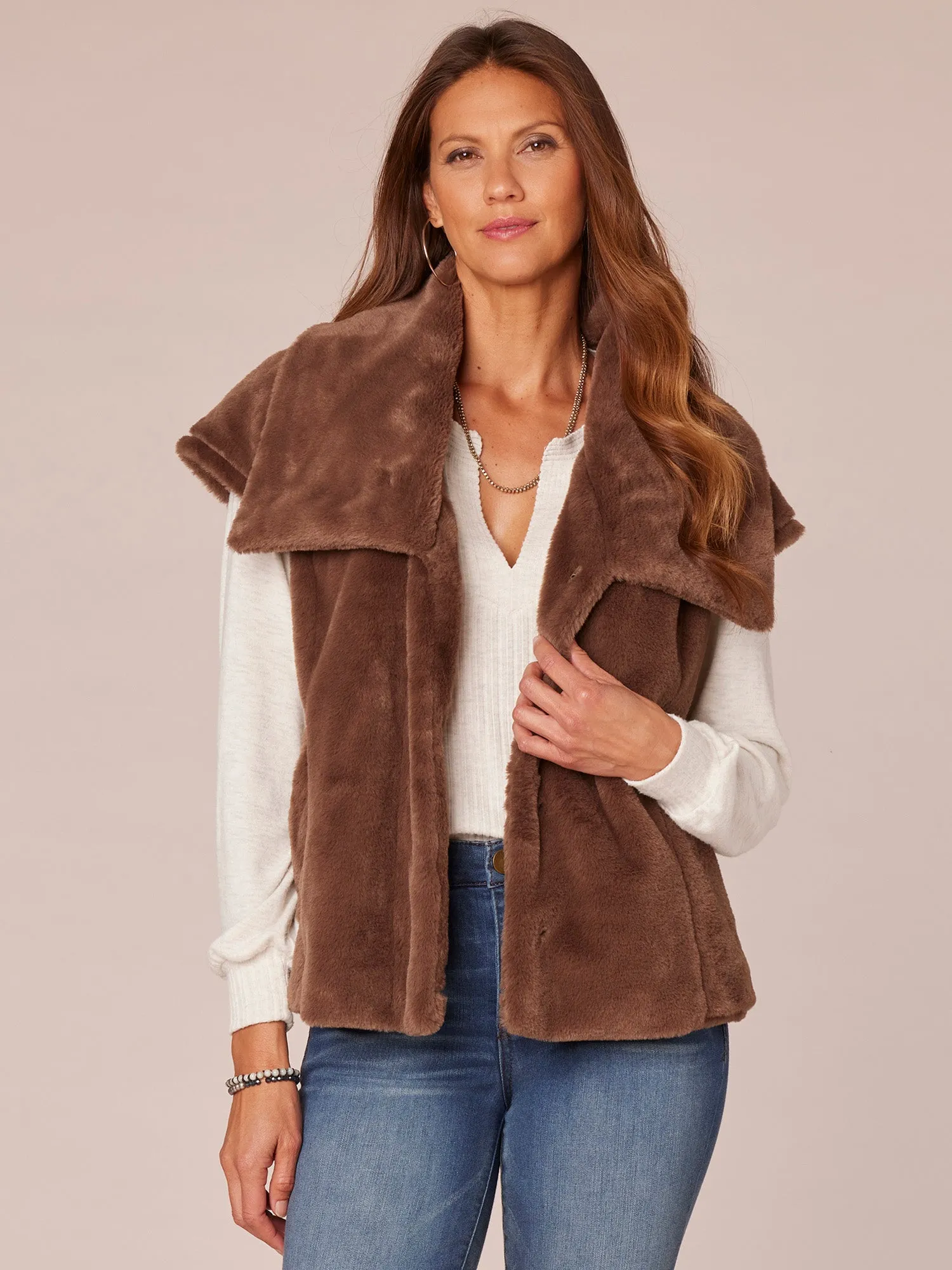 Cap Sleeve Wide Shawl Collar Knit Vest with Princess Seaming