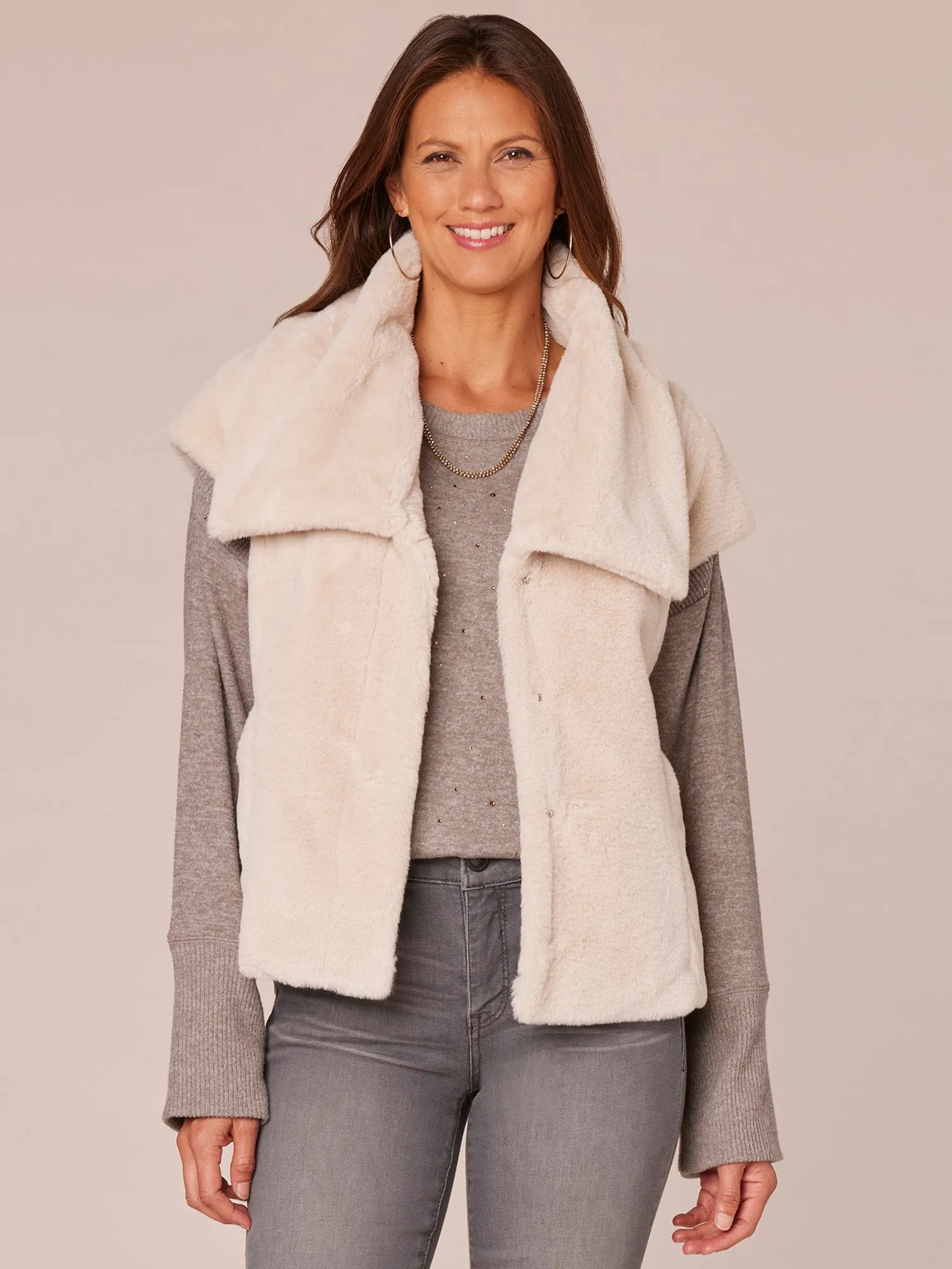 Cap Sleeve Wide Shawl Collar Knit Vest with Princess Seaming