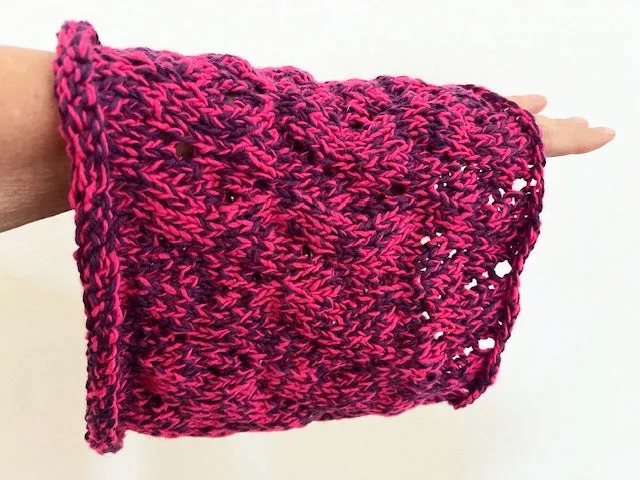 Wavy lace cowl