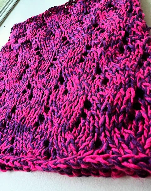 Wavy lace cowl